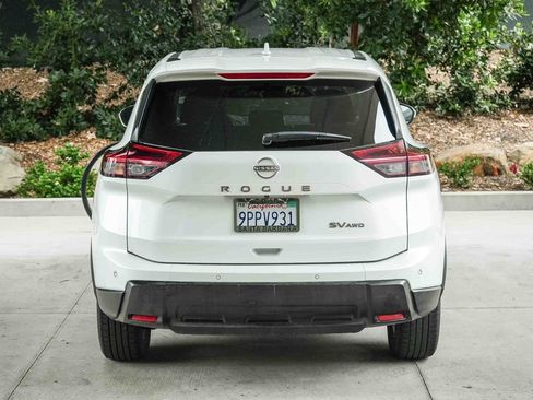 Used 2024 Nissan Rogue SV AWD/4WD image 5