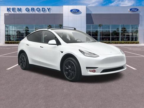 Used 2023 Tesla Model Y Long Range AWD/4WD image 1