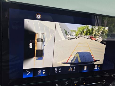 Used 2023 Chevrolet Colorado Trail Boss w/ Technology Package AWD/4WD image 19