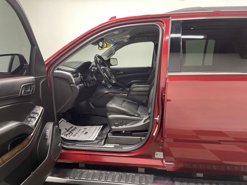Used 2017 Chevrolet Suburban LT image 9