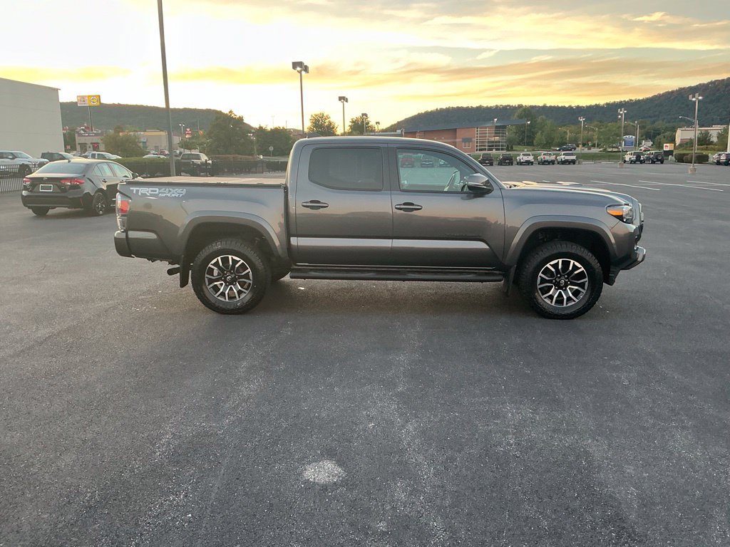 Certified 2022 Toyota Tacoma TRD Sport AWD/4WD image 4