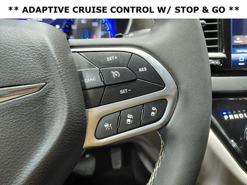 Certified 2024 Chrysler Pacifica Touring-L image 8