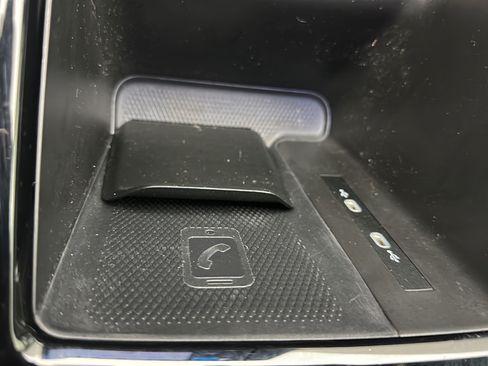 Used 2023 Volkswagen ID.4 Pro AWD/4WD image 17