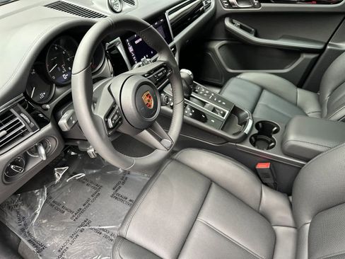 New 2026 Porsche Macan AWD/4WD image 4