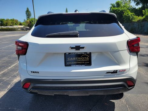 Certified 2024 Chevrolet Trax RS w/ Sunroof Package FWD image 6