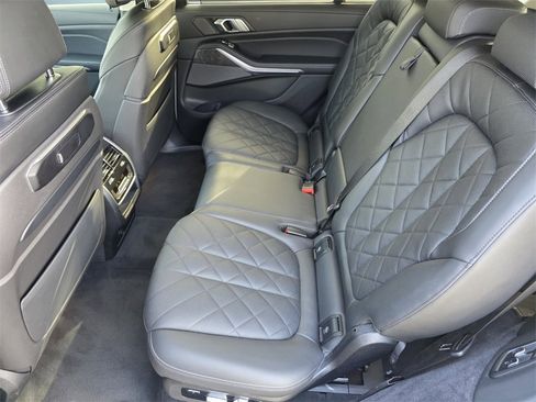 Used 2023 BMW X7 xDrive40i w/ Premium Package image 14