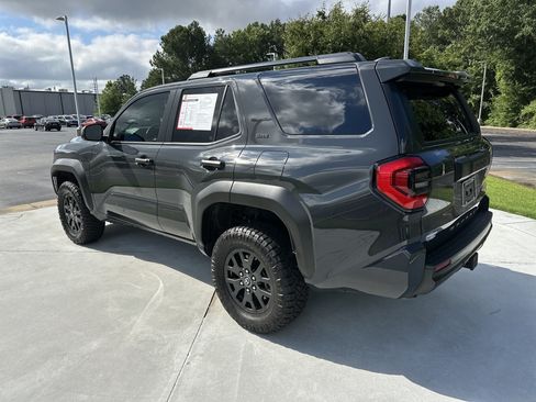 Used 2025 Toyota 4Runner SR5 AWD/4WD image 8