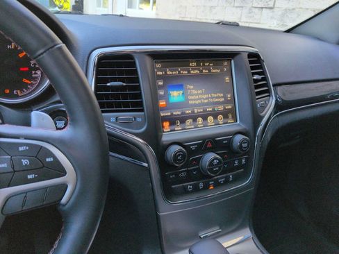 Used 2017 Jeep Grand Cherokee Trailhawk AWD/4WD image 30