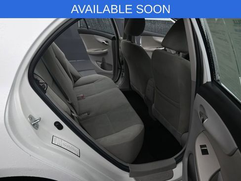 Used 2013 Toyota Corolla LE image 29