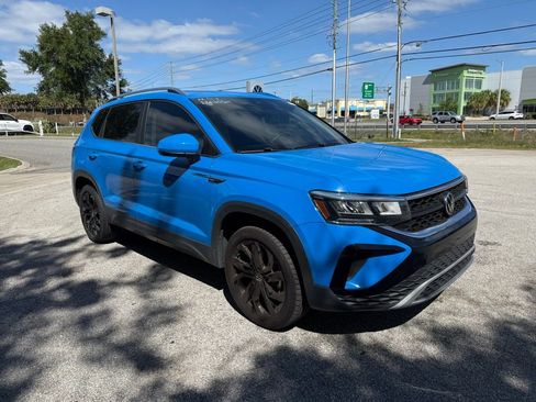 Used 2022 Volkswagen Taos SE image 3