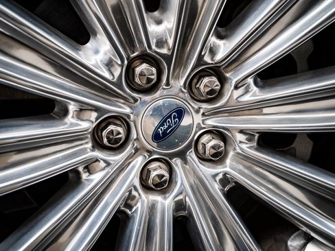 Used 2021 Ford Explorer Limited w/ Equipment Group 301A image 8