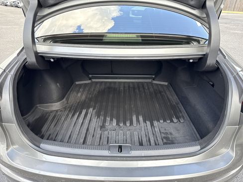 Used 2023 Toyota Crown Limited image 34