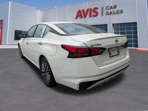 Used 2025 Nissan Altima 2.5 SV FWD image 9