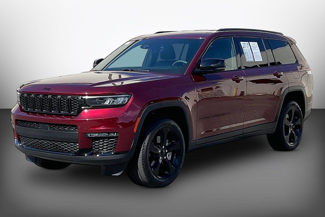 Used 2025 Jeep Grand Cherokee L Limited w/ Black Appearance Package AWD/4WD image 4