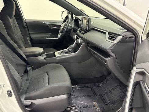 Certified 2022 Toyota RAV4 SE image 28