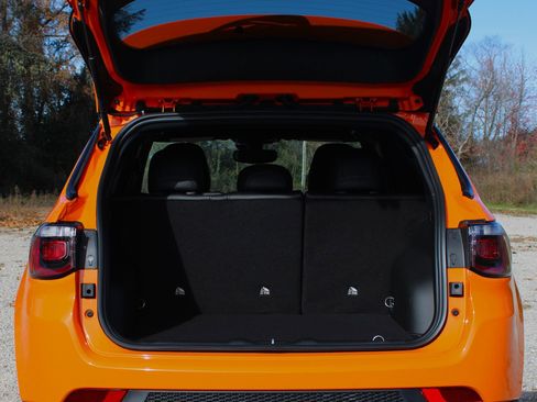 New 2026 Jeep Compass Latitude image 10