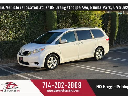Used 2017 Toyota Sienna LE FWD image 12