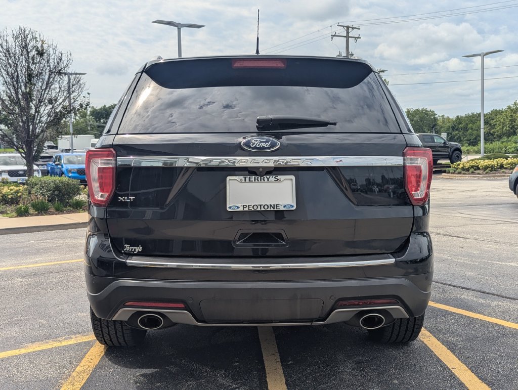 Used 2018 Ford Explorer XLT w/ Equipment Group 202A FWD image 4