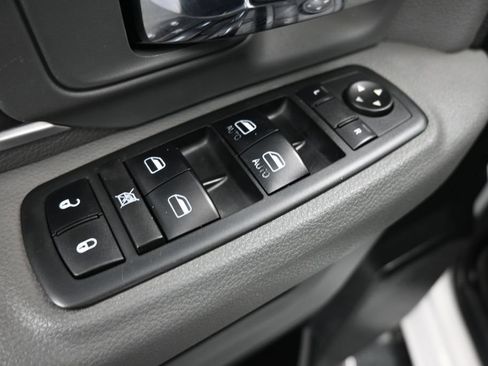 Used 2017 RAM 1500 Classic SLT RWD image 13