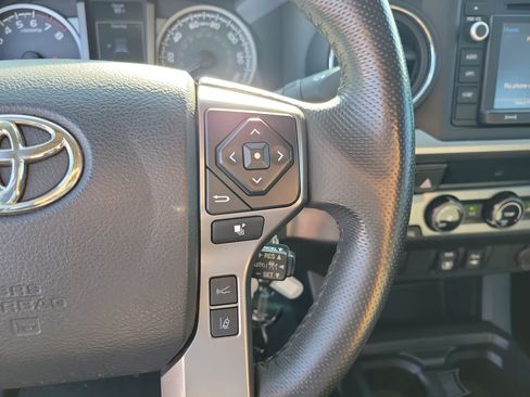 Used 2018 Toyota Tacoma SR5 RWD image 17