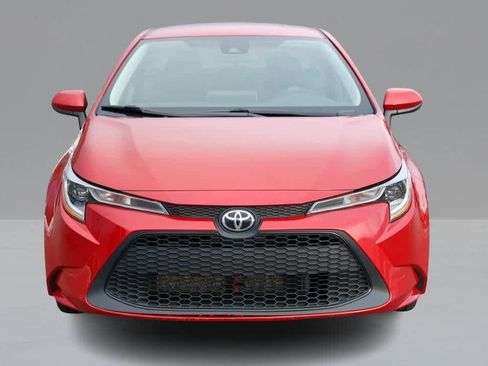 Used 2020 Toyota Corolla LE image 2