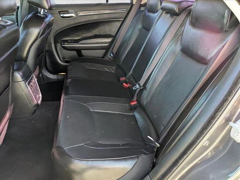 Used 2019 Chrysler 300 Limited image 18