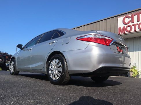Used 2017 Toyota Camry LE FWD image 17