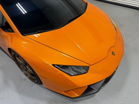 Used 2018 Lamborghini Huracan Performante AWD/4WD image 18