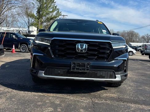 Used 2025 Honda Pilot Elite image 9