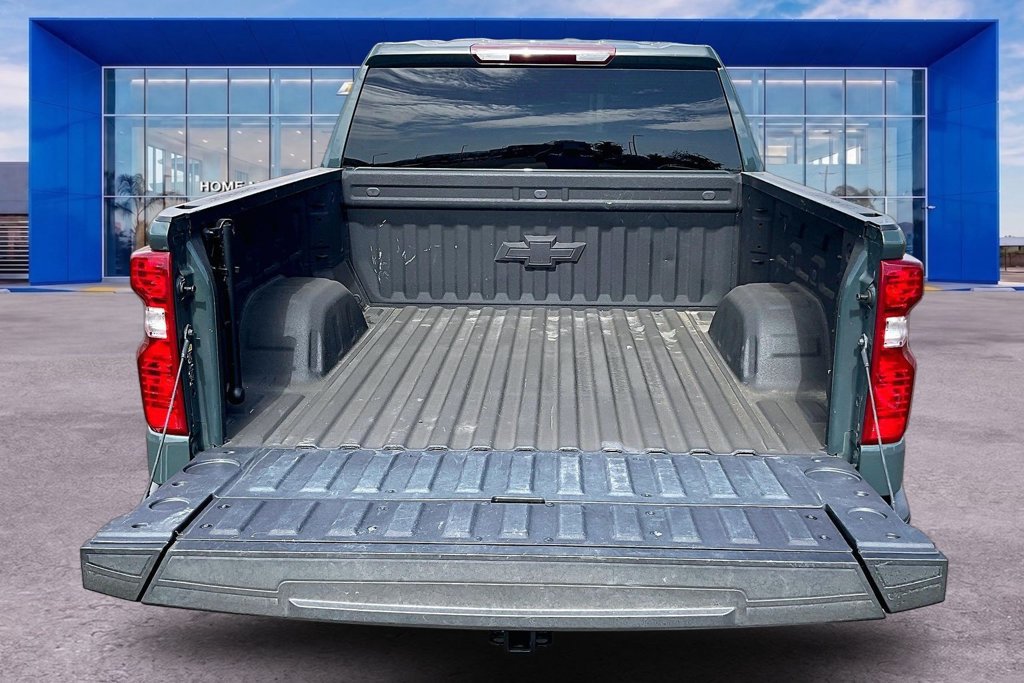 Used 2025 Chevrolet Silverado 1500 Custom Trail Boss w/ Dark Appearance Package AWD/4WD image 25