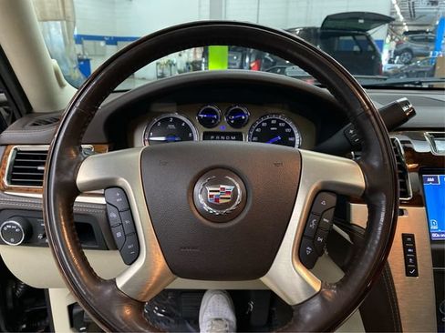 Used 2012 Cadillac Escalade ESV Platinum AWD/4WD image 23