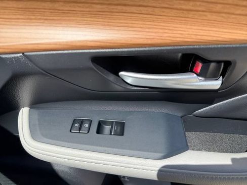 Used 2025 Toyota Grand Highlander AWD image 5