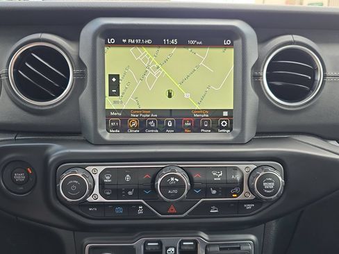 Used 2023 Jeep Wrangler Unlimited Sahara w/ Cold Weather Group AWD/4WD image 22