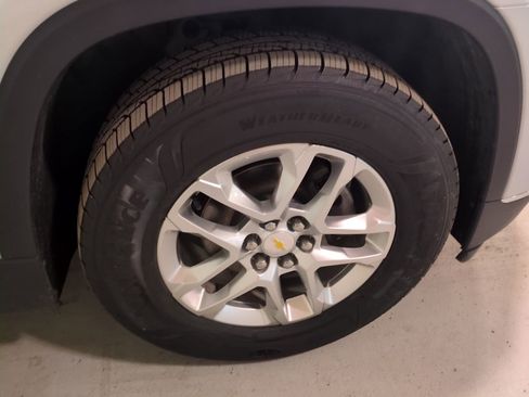 Used 2020 Chevrolet Traverse LT w/ LPO, Floor Liner Package image 2