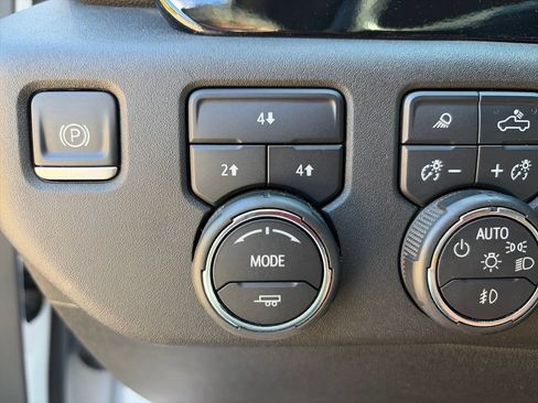 Used 2024 Chevrolet Silverado 2500 LT AWD/4WD image 38