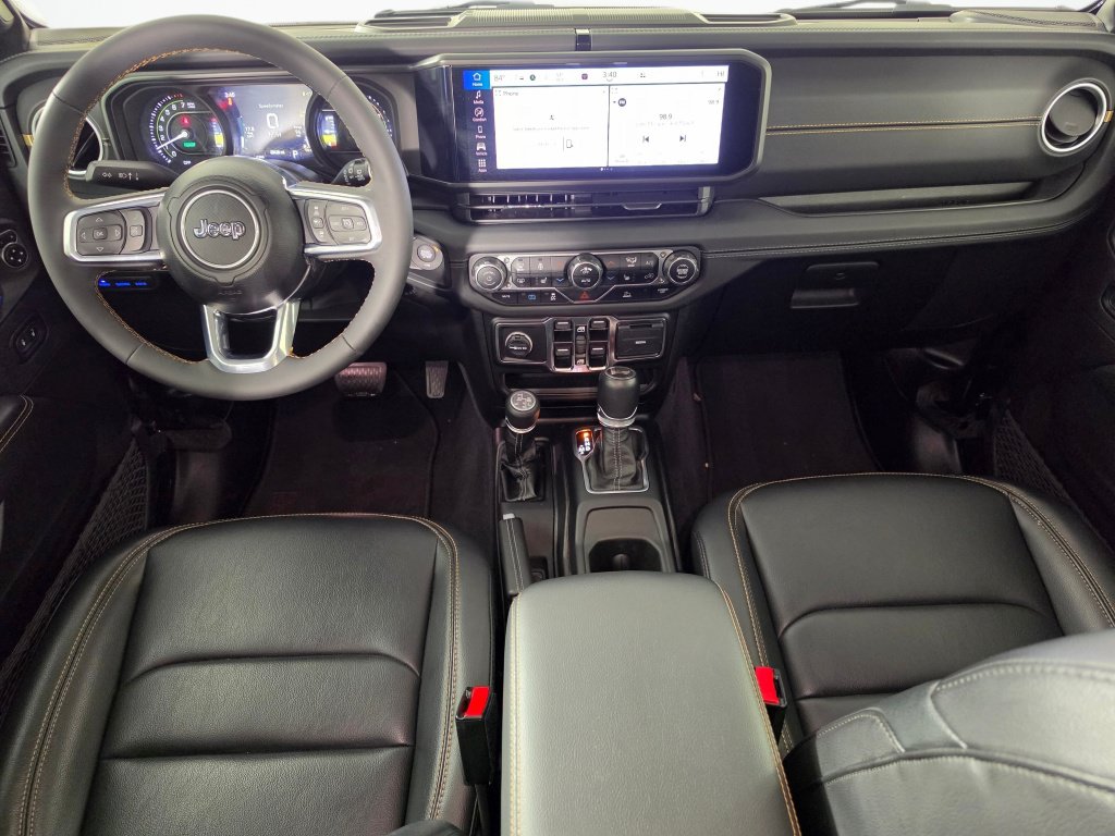 Used 2024 Jeep Wrangler Unlimited Sahara AWD/4WD image 13