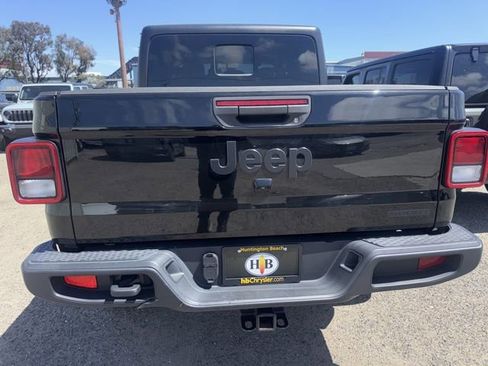 Used 2021 Jeep Gladiator Sport AWD/4WD image 6