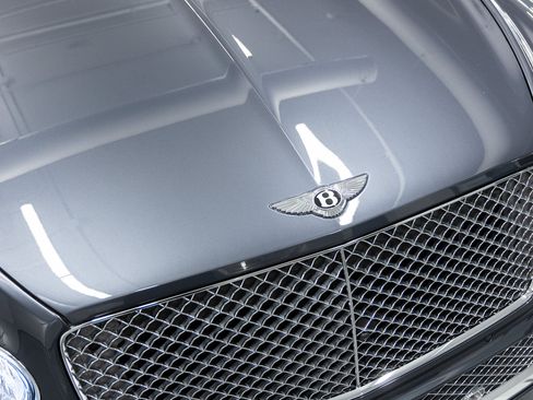 Used 2023 Bentley Bentayga AWD/4WD image 13