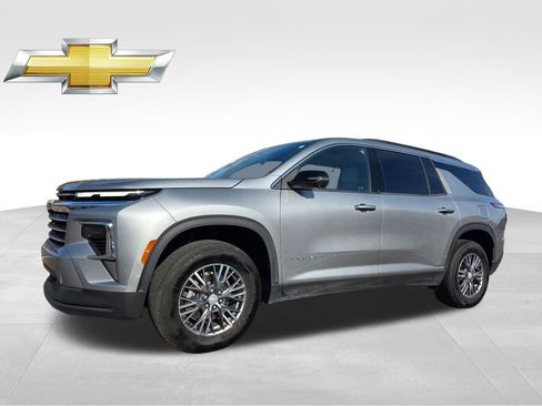 Certified 2024 Chevrolet Traverse LT image 2