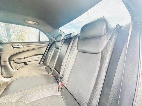 Used 2014 Chrysler 300 C RWD image 13