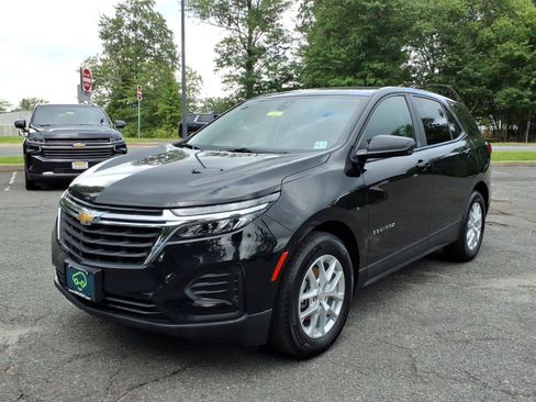 Certified 2024 Chevrolet Equinox LS w/ LS Convenience Package FWD image 3