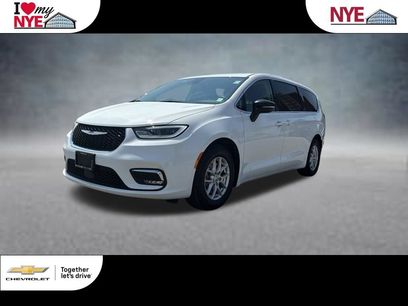 Used 2024 Chrysler Pacifica Touring-L