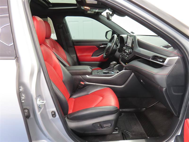 Used 2024 Toyota Highlander XSE FWD image 35
