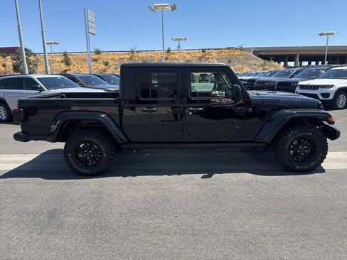 Used 2024 Jeep Gladiator Sport AWD/4WD image 6