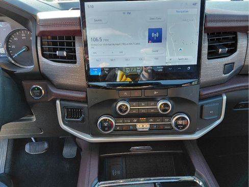 Used 2024 Ford Expedition Limited AWD/4WD image 30