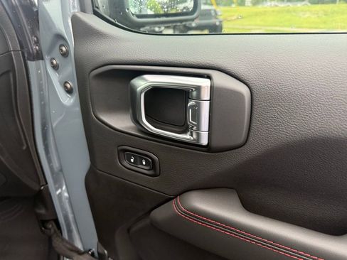 New 2025 Jeep Gladiator Rubicon w/ Convenience Group AWD/4WD image 29