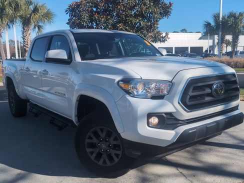 Certified 2020 Toyota Tacoma SR5 image 2