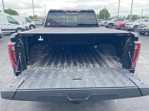 Used 2025 GMC Sierra 2500 AT4 w/ AT4 Premium Plus Package AWD/4WD image 5