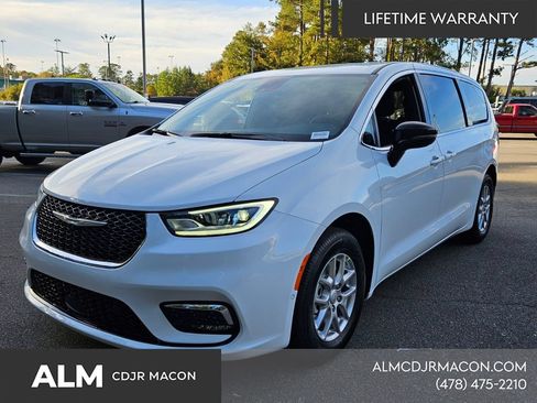 New 2026 Chrysler Pacifica Select FWD image 4