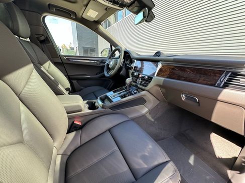 Used 2026 Porsche Macan AWD/4WD image 40